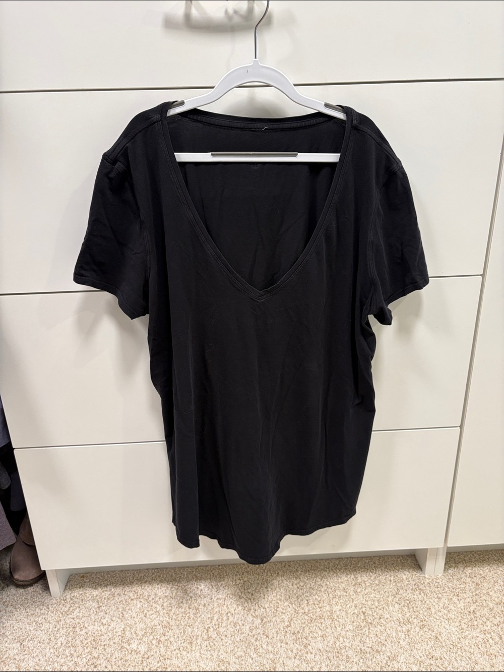 Lululemon V Neck Tee Black